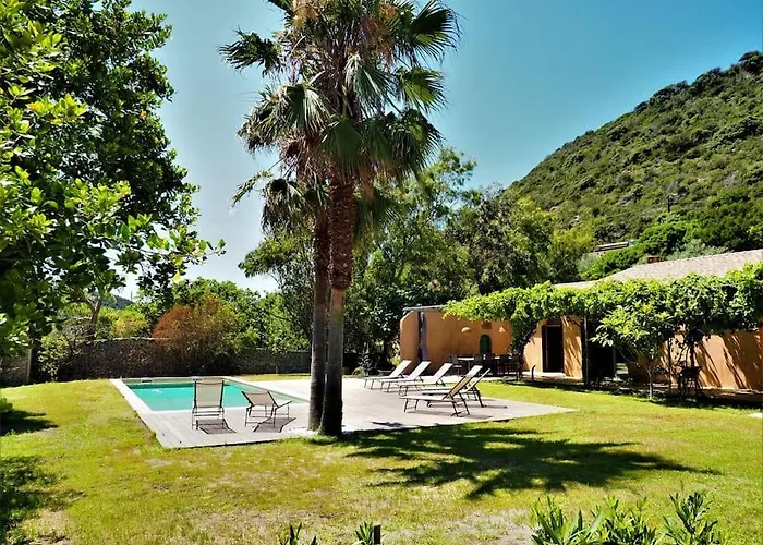 Mammona Villa Bonifacio