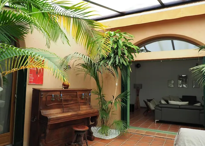 Mammona Villa Bonifacio