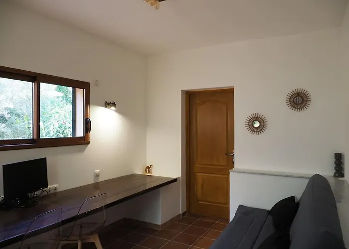 Mammona Bonifacio (Corsica)